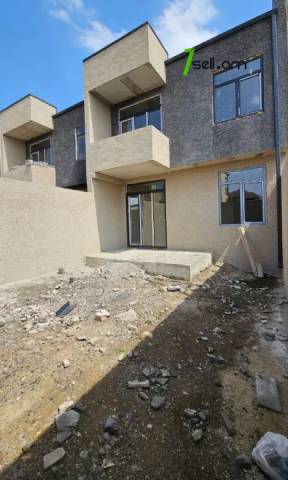 Երկու հարկանի թաունհաուզ, Գ-1 թաղամաս Աջափնյակում, 153 քմ, 2 սանհանգույց, մասնակի վերանորոգում