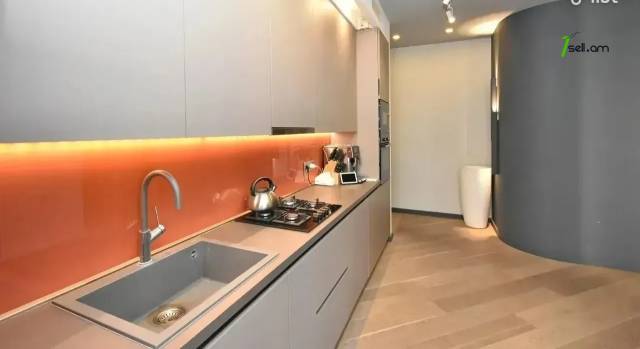 3 սենյականոց բնակարան նորակառույց շենքում Կոմիտասի պողոտայում, 106 ք.մ., նախավերջին հարկ