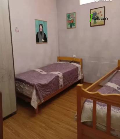 4 սենյականոց բնակարան, Սախարովի հրապարակ, 76 ք.մ., եվրովերանորոգված