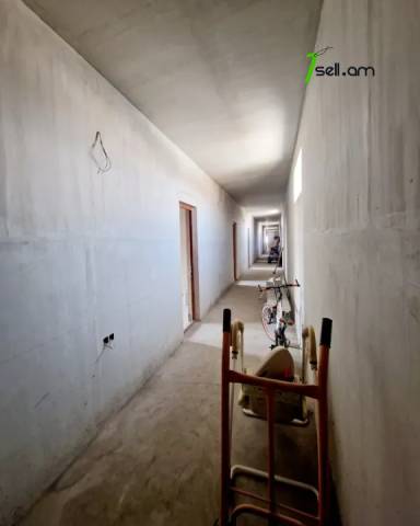 Բազմաֆունկցիոնալ գույք Դավիթ Բեկի փողոցում Էրեբունիում, 1800 ք.մ.