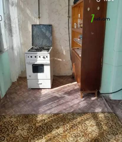 3 սենյականոց բնակարան Նանսենի փողոցում, 74 ք.մ., նախավերջին հարկ, բարձր առաստաղներ, քարե շենք