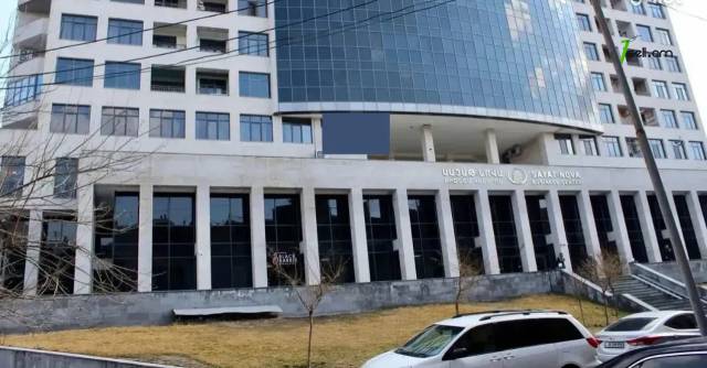 3 սենյականոց բնակարան նորակառույց շենքում Միքայել Նալբանդյանի փողոցում, 78 ք.մ., բարձր առաստաղներ