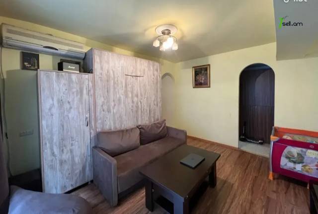 3 սենյականոց բնակարան Ծարավ Աղբյուր փողոցում, 72 քմ, նախավերջին հարկ, մի քանի պատշգամբ