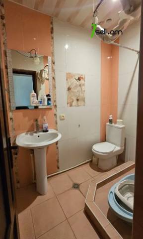 3 սենյականոց բնակարան Մեսրոպ Մաշտոցի պողոտայում, 100 ք.մ., 3/5 հարկ, կապիտալ վերանորոգված, քարե շենք