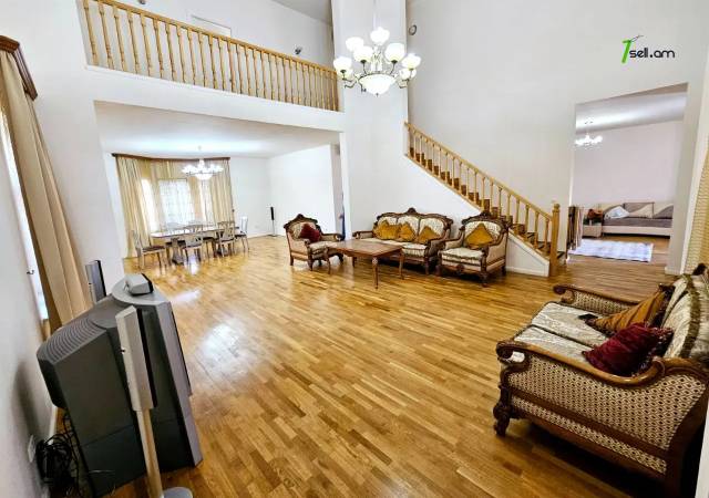 Երկու հարկանի քարե տուն, Վահագնի Թաղամաս Աջափնյակում, 1820 ք.մ., 3+ սանհանգույց