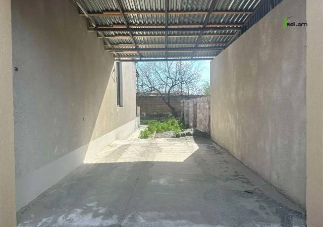 Մեկ հարկանի քարե տուն Կենտրոնական փողոցում Գեղանիստում, 300 ք.մ., մասնակի վերանորոգում