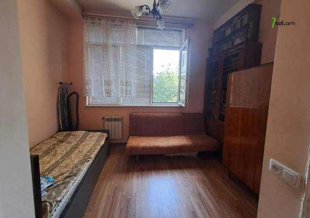 3 սենյականոց բնակարան Մոսկովյան փողոցում, 98 ք.մ., բարձր առաստաղներ, մի քանի պատշգամբ, 3/5 հարկ