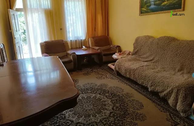 Երկու հարկանի քարե տուն Նոր Արեշի 35-րդ փողոցում Էրեբունիում, 124 քմ, կապիտալ վերանորոգված