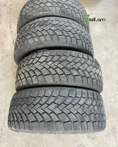 GGG. Maazzini 215/45/r17 4հատ 90%Ձմեռային անվադողեր