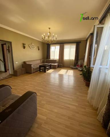 Մեկ հարկանի քարե տուն Ղափանցյան փողոցում Արաբկիրում, 300 ք.մ., եվրովերանորոգված