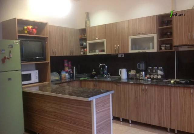 Երկու հարկանի քարե տուն Ազատամարտիկների փողոցում Էրեբունիում, 200 ք.մ., 2 սանհանգույց