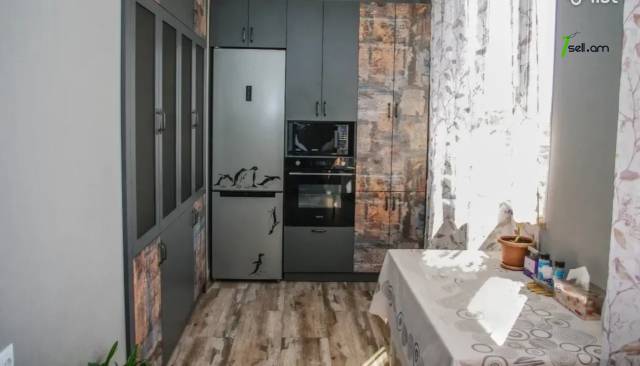 3 սենյականոց բնակարան Սողոմոն Տարոնցի փողոցում, 78 քմ, նախավերջին հարկ, մասնակի վերանորոգում