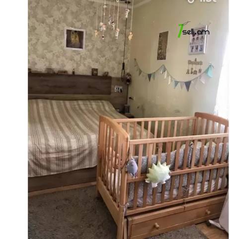 4 սենյականոց բնակարան Մալաթիայի փողոցում, 100 ք.մ., նախավերջին հարկ, եվրովերանորոգված, քարե շենք