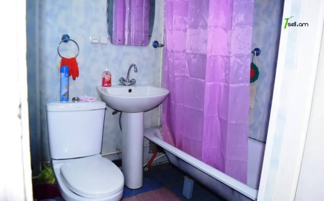 3 սենյականոց բնակարան Կամոյի փողոցում, 100 ք.մ., մասնակի վերանորոգում, քարե շենք