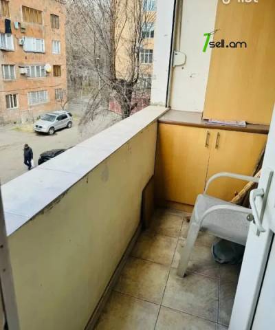 4 սենյականոց բնակարան Ազատության պողոտայում, 109 ք.մ., 2/5 հարկ, կապիտալ վերանորոգված, քարե շենք