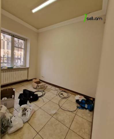 Երկու հարկանի քարե տուն, Նոյ թաղամաս Աջափնյակում, 400 ք.մ., 3+ սանհանգույց, եվրովերանորոգված