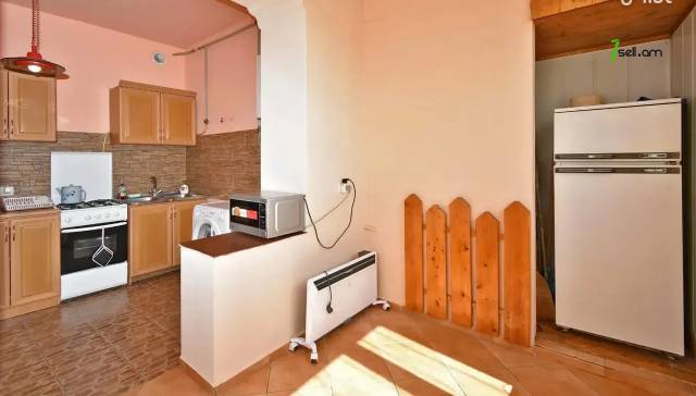 1 սենյականոց բնակարան Գյուլբենկյան փողոցում, 43 քմ, մի քանի պատշգամբ, եվրովերանորոգված, քարե շենք