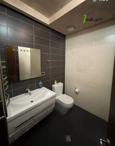 Երեք հարկանի տուն Արաբկիր 51-րդ փողոցում Արաբկիրում, 580 ք.մ., 3+ սանհանգույց