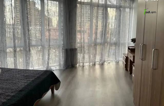 Չորս հարկանի քարե տուն Սիմեոն Երևանցու փողոցում կենտրոնում, 550 քմ, 3+ սանհանգույց