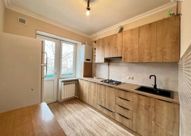 2 սենյականոց բնակարան Ազատության պողոտայում, 63 քմ, նախավերջին հարկ, բարձր առաստաղներ