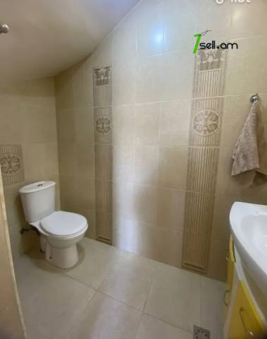 Երեք հարկանի տուն, Նորաշեն թաղամաս Աջափնյակում, 210 քմ, 2 սանհանգույց, եվրովերանորոգված