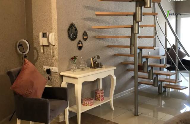 4 սենյականոց բնակարան Մաշտոցի պողոտայում, 135 ք.մ., 2 սանհանգույց, կապիտալ վերանորոգված, քարե շենք