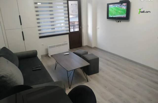 2 սենյականոց բնակարան Վիկտոր Համբարձումյանի փողոցում, 41 ք.մ., 3/9 հարկ, կապիտալ վերանորոգված