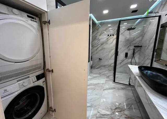 2 սենյականոց բնակարան նորակառույց շենքում Պարոնյան փողոցում, 88 ք.մ., բարձր առաստաղներ, 7/14 հարկ