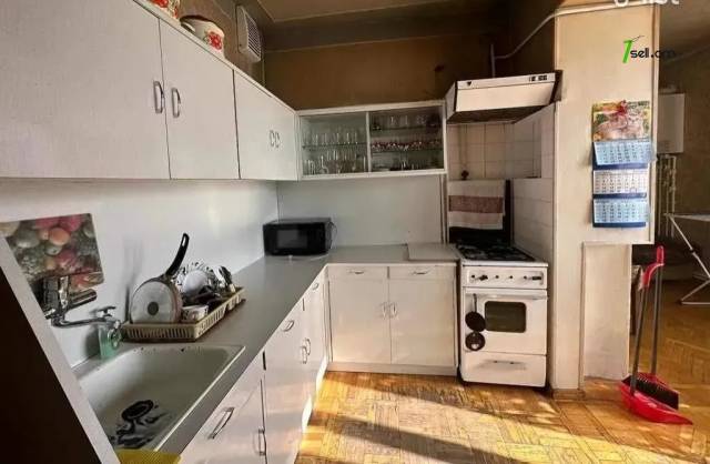 2 սենյականոց բնակարան Կուրղինյան փողոցում, 72 ք.մ., 2/4 հարկ, քարե շենք