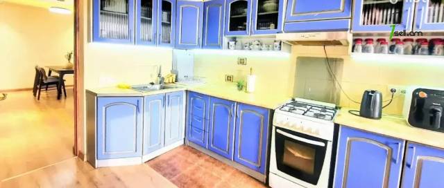 4 սենյականոց բնակարան Սարյան փողոցում, 92 ք.մ., 6/8 հարկ, 2 սանհանգույց, եվրովերանորոգված, քարե շենք