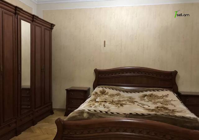 Երեք հարկանի քարե տուն Այասի փողոցում կենտրոնում, 200 ք.մ., 3+ սանհանգույց, կապիտալ վերանորոգված