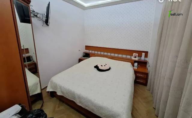 Երկու հարկանի քարե տուն Դավթաշենի 4-րդ փողոցում Դավիթաշենում, 200 ք.մ., 2 սանհանգույց
