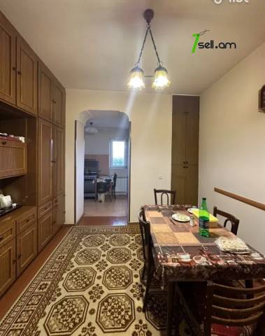 Երկու հարկանի քարե տուն Գրիգոր Զոհրապի փողոցում Աջափնյակում, 294 քմ, 2 սանհանգույց