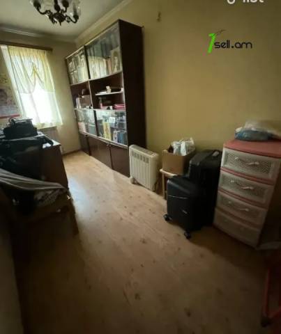 4 սենյականոց բնակարան Ազատության պողոտայում, 109 ք.մ., 2/5 հարկ, կապիտալ վերանորոգված, քարե շենք