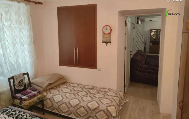 Մեկ հարկանի քարե տուն Խորենացու փողոցում Էրեբունիում, 90 քմ, կոսմետիկ վերանորոգում