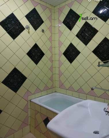 3 սենյականոց բնակարան Էրեբունու փողոցում, 90 ք.մ., կոսմետիկ վերանորոգում, քարե շենք