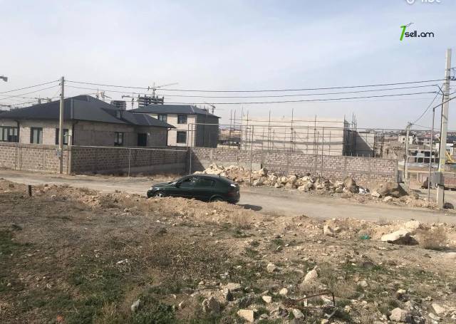 Հողատարածք բնակելի շինությունների համար Սարգիս Լուկաշինի փողոցում Աջափնյակում, 500 ք.մ.