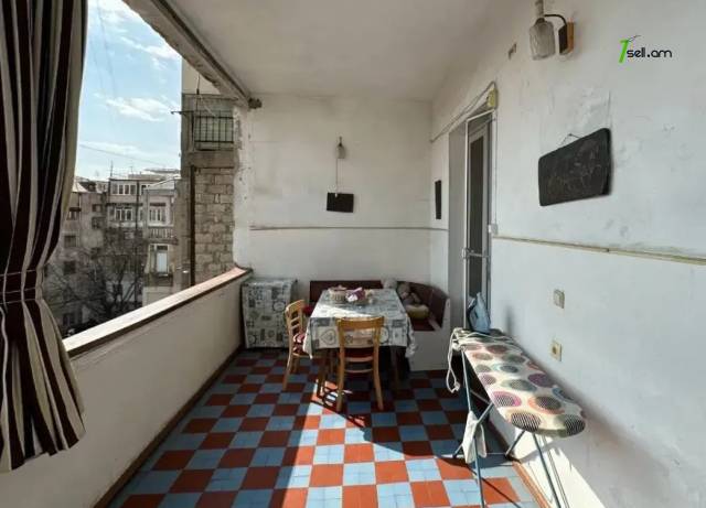 3 սենյականոց բնակարան Կիևյան փողոցում, 100 քմ, նախավերջին հարկ, 2 սանհանգույց, բարձր առաստաղներ