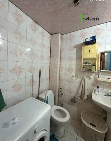 2 սենյականոց բնակարան Մամիկոնյանց փողոցում, 68 ք.մ., 2/5 հարկ, մասնակի վերանորոգում, քարե շենք