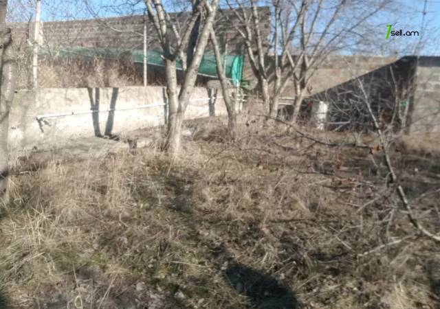 Երկու հարկանի քարե տուն Աբովյանում, 1600 ք.մ.