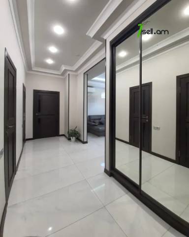 3 սենյականոց բնակարան նորակառույց շենքում Եզնիկ Կողբացու փողոցում, 120 ք.մ., 2 սանհանգույց