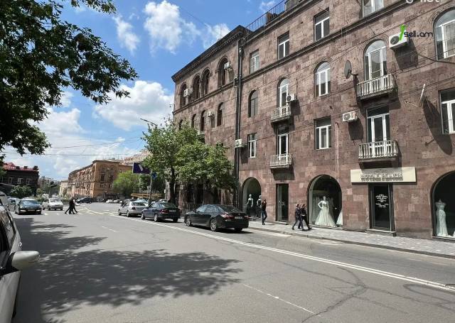 Բազմաֆունկցիոնալ գույք Նալբանդյան փողոցում կենտրոնում, 85 քմ