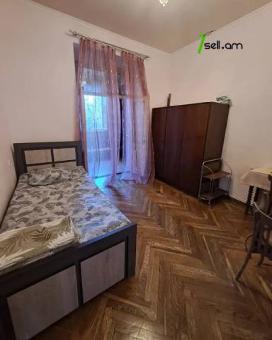 3 սենյականոց բնակարան Մոսկովյան փողոցում, 98 ք.մ., բարձր առաստաղներ, մի քանի պատշգամբ, 3/5 հարկ