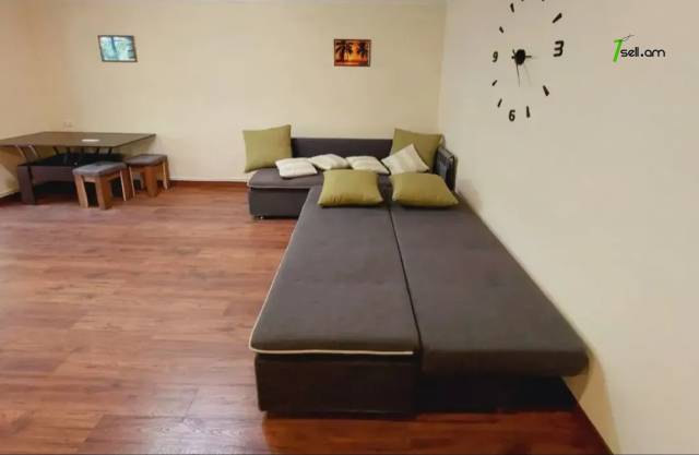 2 սենյականոց բնակարան Մեսրոպ Մաշտոցի պողոտայում, 50 ք.մ., 2/5 հարկ, կապիտալ վերանորոգված, քարե շենք