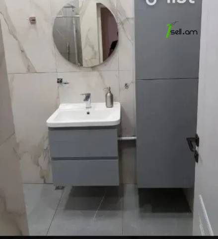 4 սենյականոց բնակարան, Հանրապետության փողոցի 2-րդ նրբանցք, 102 ք.մ., մի քանի պատշգամբ