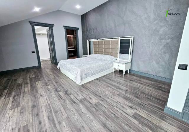 Երեք հարկանի քարե տուն, Նորք-Մարաշ վարչական շրջան Նորք Մարաշում, 660 ք.մ., 3+ սանհանգույց