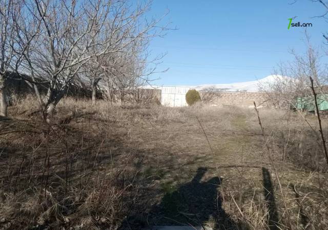 Երկու հարկանի քարե տուն Աբովյանում, 1600 ք.մ.