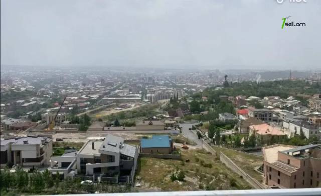 3 սենյականոց բնակարան նորակառույց շենքում, Karapet Ulnetsi street, 82 ք.մ., բարձր առաստաղներ