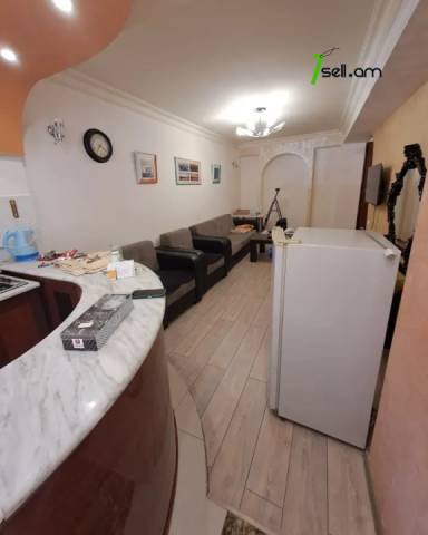 2 սենյականոց բնակարան Եզնիկ Կողբացու փողոցում, 50 ք.մ., 1/11 հարկ, կոսմետիկ վերանորոգում