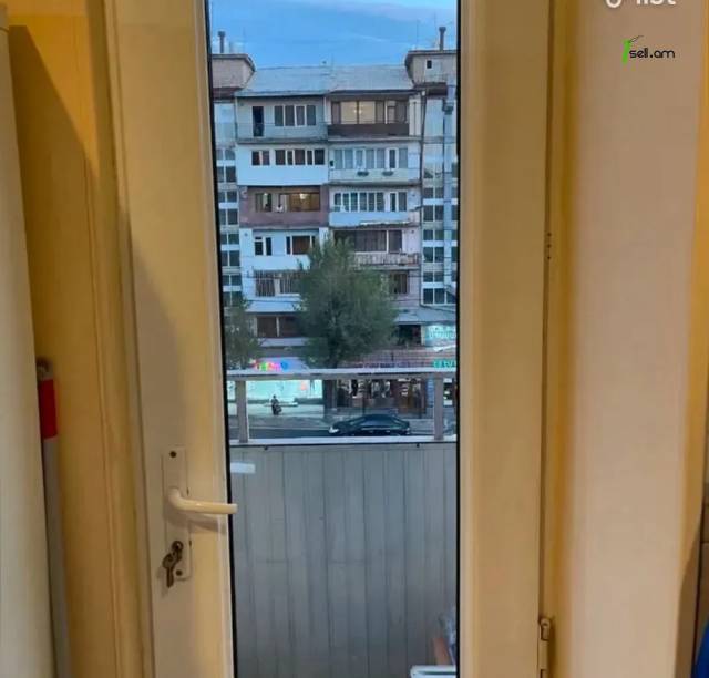 2 սենյականոց բնակարան Կոմիտասի պողոտայում, 60 քմ, բարձր առաստաղներ, կապիտալ վերանորոգված, քարե շենք